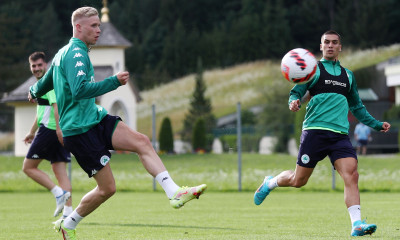 Παναθηναϊκός-Γουότφορντ: Χαμός με Μάγκνουσον-Μοίρασε αυτόγραφα σε οπαδούς (video+photos)