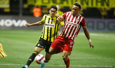 Live chat  Άρης-Ολυμπιακός 2-1 (Τελικό)