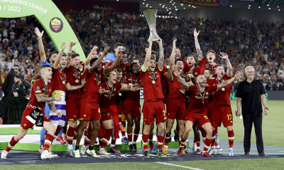 Ρόμα: Συνεχίζει ως το 2027 ο Μαντσίνι