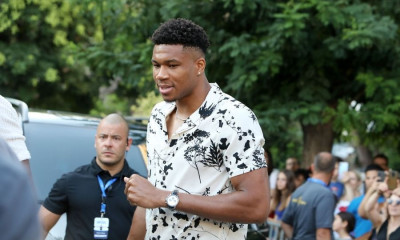 Αντετοκούνμπο: Φωτογραφήθηκε με την Εθνική Νέων στο ΟΑΚΑ (photo)