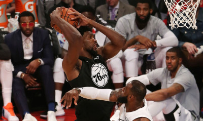 Τζοέλ Εμπίντ: Πήρε τη γαλλική υπηκοότητα