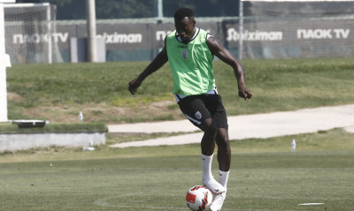 ΠΑΟΚ: Η πρώτη προπόνηση του Νάρεϊ και το τετ α τετ με τον Βιεϊρίνια (video)