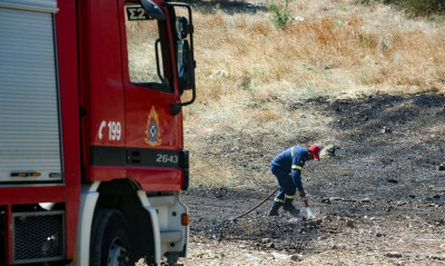 Φωτιά τώρα: Νέο μέτωπο στη Σαλαμίνα – Στη μάχη εναέρια μέσα