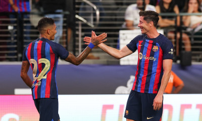 Ρόμπερτ Λεβαντόφσκι: Του πάνε τα κυανέρυθρα - Το εξαιρετικό ντεμπούτο του Πολωνού (video)