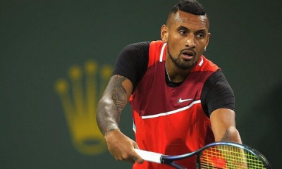 Μα τι έρωτας! Ο Κύργιος κυκλοφορεί φορώντας μπλούζα με τη φώτο της κοπέλας του