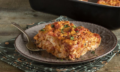 Άκης Πετρετζίκης: Λαζάνια με κοτόπουλο