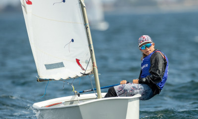 Οι Έλληνες ιστιοπλόοι εξακολουθούν να διεκδικούν δύο μετάλλια στο Ευρωπαϊκό Πρωτάθλημα όπτιμιστ