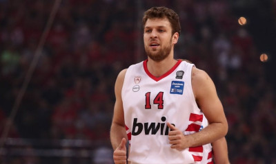 Ολυμπιακός: Οι συγκινητικές ευχές στον Σάσα Βεζένκοφ για τα γενέθλιά του (photo)