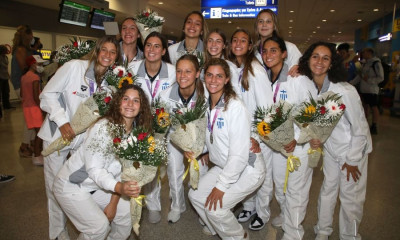 Γύρισαν τα «ασημένια» κορίτσια του πόλο - Η υποδοχή στις δευτεραθλήτριες κόσμου (video+photos)