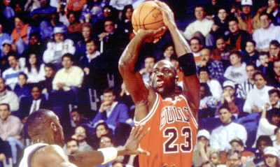 Μάικλ Τζόρνταν: Σε δημοπρασία φανέλα του από το 1997-98 – Η αξία της 3-5 εκατ. δολάρια