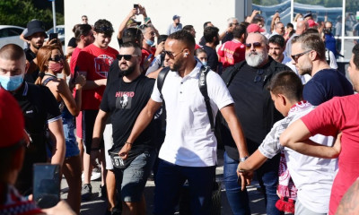 Ολυμπιακός: Αποθεωτική υποδοχή στην Κύπρο ενόψει Απόλλωνα Λεμεσού (video+photos)