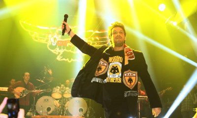 AEK: Τραγούδησε στην OPAP Arena ο Πάνος Κιάμος (video)