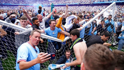 Το «ντου» στην Αγγλία τιμωρείται, στην Ελλάδα είναι κανονικότητα