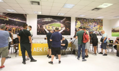 Παράνοια από τον κόσμο της ΑΕΚ με τα διαρκείας - Υποδοχή και στη Λαμία (photos)