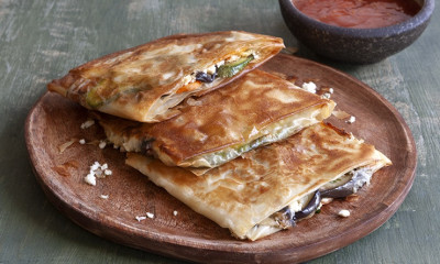 Άκης Πετρετζίκης: Ατομικές πίτες λαχανικών