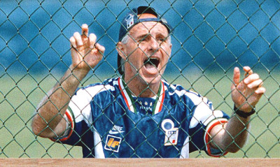 Champions League: Συγκινημένος βραβεύτηκε ο Αρίγκο Σάκι (Video)