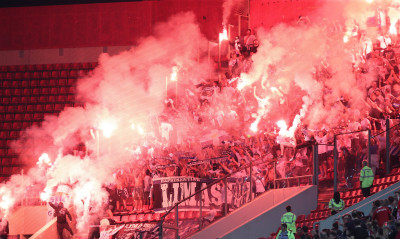 Ολυμπιακός-Απόλλων Λεμεσού: Ένταση με οπαδούς και ΜΑΤ πριν τη σέντρα (video)