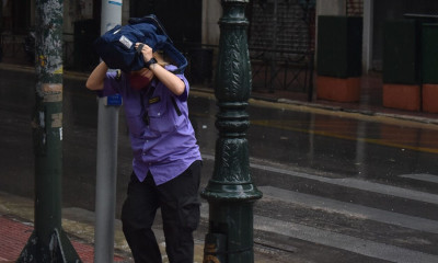 Σφοδρή καταιγίδα «χτυπάει» το μεσημέρι της Πέμπτης στη δυτική Αττική - Δείτε βίντεο