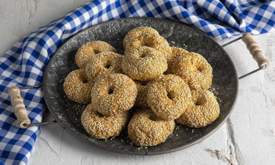 Άκης Πετρετζίκης: Κουλουράκια με ελαιόλαδο