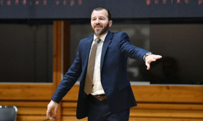 Ιωνικός: Συνεχίζει με Τσίκληρα στο «τιμόνι»