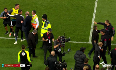 Premier League: Χαμός στο 98’ στο Λίβερπουλ-Νιούκασλτ με «γαλλικά» κι αντικείμενα! (video)