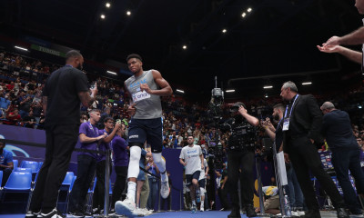 Eurobasket 2022: Αποθέωση για Γιάννη Αντετοκούνμπο στο Μιλάνο (video)