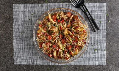 Άκης Πετρετζίκης: Πατάτες σπιράλ με λουκάνικο, μπέικον και τυριά