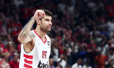 Eurobasket 2022: Απίστευτη ομοιότητα! Ο σωσίας του Γιώργου Πρίντεζη στο Γερμανία-Λιθουανία