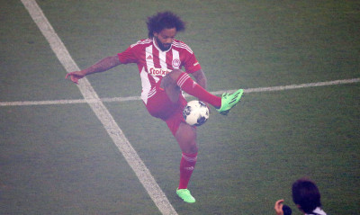 Ολυμπιακός: Μαγεία Μαρσέλο - Απίθανα κόλπα με τη μπάλα, εκστασιασμένοι 20.000 οπαδοί (vids+pics)