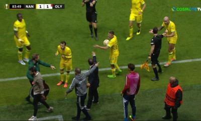 Ναντ-Ολυμπιακός: Χαμός στο φινάλε - Ο Παλουά έσπρωξε τον Κορμπεράν, κόκκινη στον Αβραάμ (video)