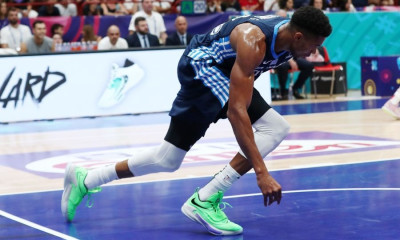 Eurobasket 2022: Ανησυχία για τον Γιάννη Αντετοκούνμπο - Αποχώρησε με ενοχλήσεις (video)