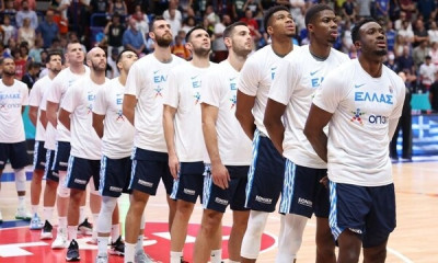 Καλλονή παρουσιάστρια φωτογραφήθηκε με την Εθνική μπάσκετ στο Μιλάνο– Το σχόλιο για τον Γιάννη (pic)