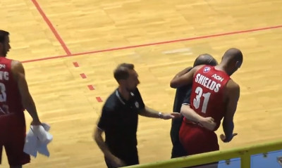 Αρμάνι Μιλάνο: «Πονοκέφαλος» με Σιλντς - Χτύπησε και αποχώρησε υποβασταζόμενος