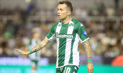 Παναθηναϊκός-ΑΕΚ: Μπάλα με τον γιο του έπαιξε μετά το ντέρμπι ο Μπερνάρ! (video)