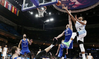 Ελλάδα-Τσεχία: Το μοναδικό καλάθι του Γιάννη Αντετοκούνμπο στο πρώτο ημίχρονο (video)