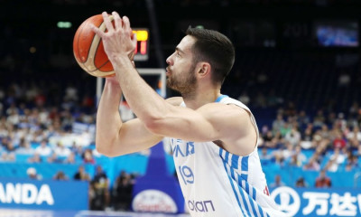 Eurobasket 2022: Μεγάλα σουτ από Παπαπέτρου και Σλούκα (video)