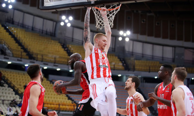 Από τον Ερυθρό Αστέρα στην Μπούντουτσνοστ ο Άαρον Ουάιτ