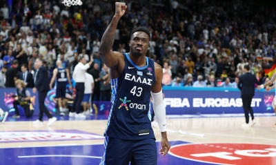 Eurobasket 2022: Δάκρυσε ο Θανάσης Αντετοκούνμπο - «Μαμά δεν κλαίω μην στεναχωριέσαι» (video)