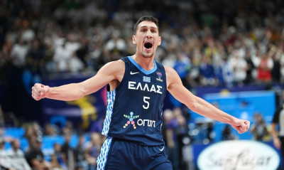 Eurobasket 2022: Μεγάλες φάσεις από Λαρεντζάκη σε άμυνα και επίθεση (video)