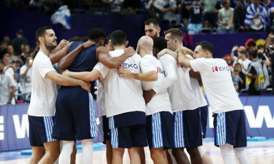 Eurobasket 2022: Η ηγετική ομιλία του Γιάννη και το πάθος των Ελλήνων σε παρκέ κι εξέδρα (video)