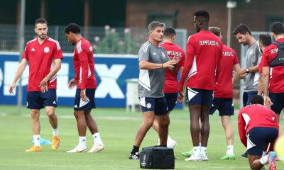 Ολυμπιακός: Οι σκέψεις Μίτσελ για την άμυνα μετά τον Μανωλά – Η απόφαση για τους ελεύθερους