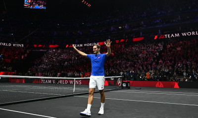 Η τελευταία παράσταση του Φέντερερ – Έπεσε η αυλαία μέσα σε συγκίνηση και αποθέωση (video)