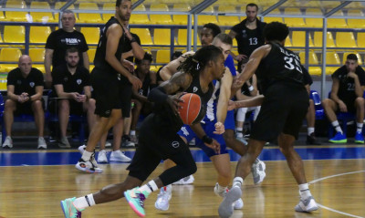 Ένταση στο ΠΑΟΚ-Καρδίτσα: Πιάστηκαν στα χέρια και αποβλήθηκαν οι Σαλούστρος, Πρίτζετ