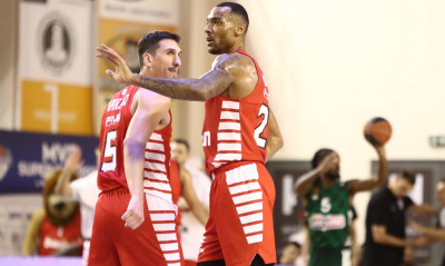 Παναθηναϊκός-Ολυμπιακός: Αστειότητες Λαρεντζάκη, τον μάζευαν μέχρι και οι συμπαίκτες του (video)