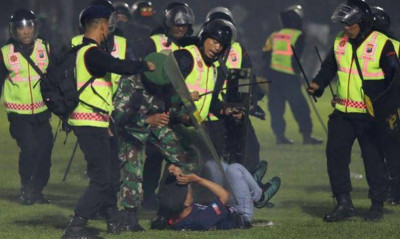 Ινδονησία: Απόλυση του επικεφαλής της αστυνομίας μετά την τραγωδία