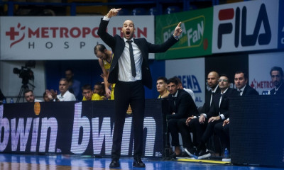 Βασίλης Σπανούλης: Έτσι έζησε το επίσημο ντεμπούτο του στους πάγκους (video)