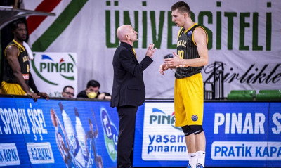 ΑΕΚ-Καντζούρης: «Αν θες να κερδίσεις πρέπει να παίξεις καλή άμυνα»