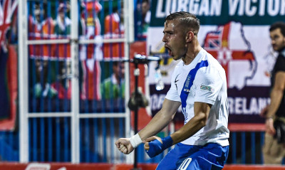 Σκόραρε με κεφαλιά ο Πέλκας για τη Χαλ υπό το βλέμμα του Μαρτίνς! (video)