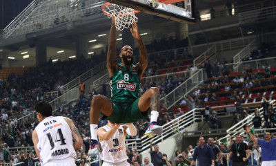 Παναθηναϊκός-Ρεάλ Μαδρίτης: Το κάρφωμα του Ντέρικ Ουίλιαμς που ξεσήκωσε και τον Παππά (video)