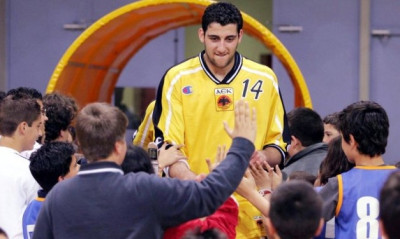 ΑΕΚ: «Τιμούμε Μπουρούση και Α.Σ. Καρδίτσας»